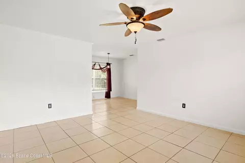 Living - 512 Lincoln Rd, Cocoa, FL 32926 photo 4 of 4