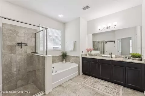 Bath - 1613 Leatherback Ln, Saint Cloud, FL 34771 photo 2 of 3