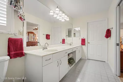 Bath - 1634 Frontier Dr, Melbourne, FL 32940 photo 2 of 3