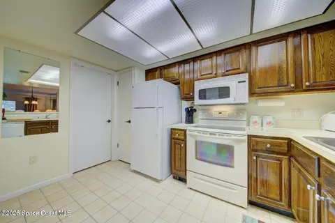 Kitchen - 227 Augusta Way, Melbourne, FL 32940 photo 3 of 5