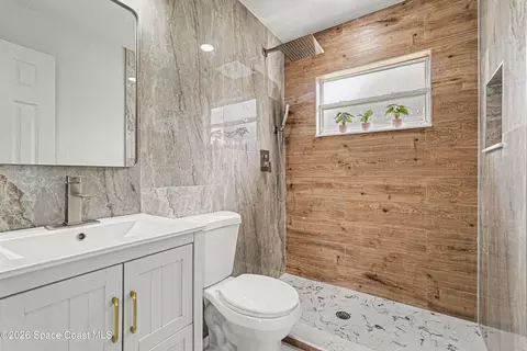 Bath - 990 Sparkman St, Melbourne, FL 32935 photo 2 of 2