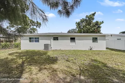 Exterior - 990 Sparkman St, Melbourne, FL 32935 photo 1 of 2
