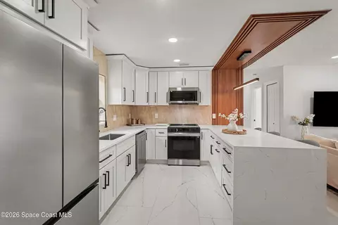 Kitchen - 990 Sparkman St, Melbourne, FL 32935 photo 2 of 2