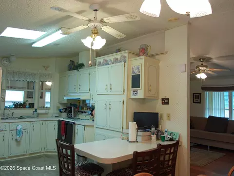 Kitchen - 162 Florence Blvd, Debary, FL 32713 photo 6 of 6