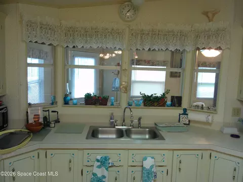 Kitchen - 162 Florence Blvd, Debary, FL 32713 photo 4 of 6