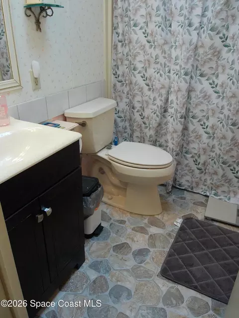 Bath - 162 Florence Blvd, Debary, FL 32713 photo 4 of 9