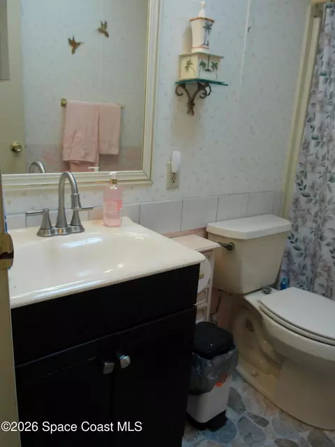 Bath - 162 Florence Blvd, Debary, FL 32713 photo 5 of 9
