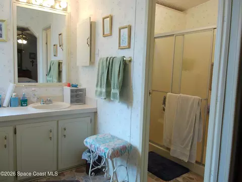 Bath - 162 Florence Blvd, Debary, FL 32713 photo 7 of 9