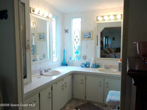 Bath - 162 Florence Blvd, Debary, FL 32713 photo 1 of 9