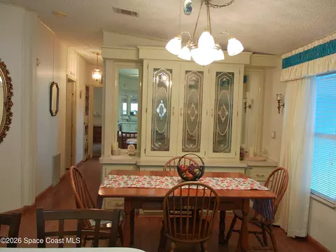 Dining - 162 Florence Blvd, Debary, FL 32713 photo 2 of 2