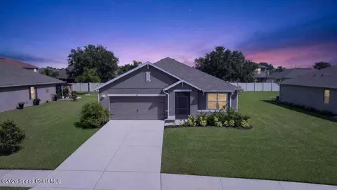 211 Guinevere Dr SW, Palm Bay, FL 32908