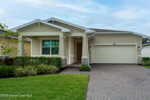 560 Veridian Cir NW, Palm Bay, FL 32907