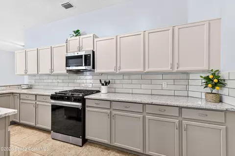 Kitchen - 2410 Summer Brook St, Melbourne, FL 32940 photo 2 of 5