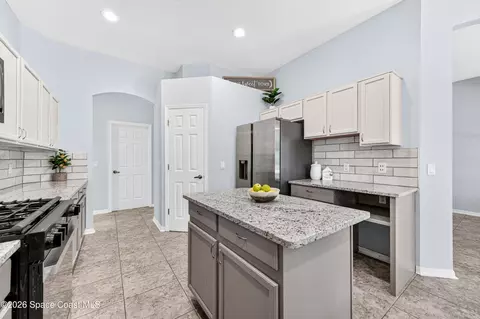 Kitchen - 2410 Summer Brook St, Melbourne, FL 32940 photo 3 of 5