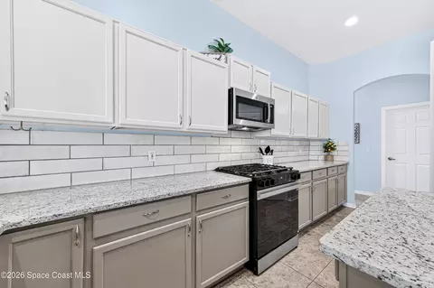 Kitchen - 2410 Summer Brook St, Melbourne, FL 32940 photo 4 of 5