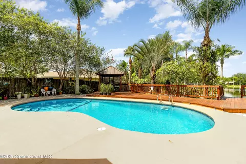 Exterior - 2101 Lance Blvd, Cocoa, FL 32926 photo 8 of 11