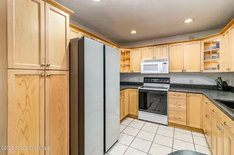 Kitchen - 2101 Lance Blvd, Cocoa, FL 32926 photo 2 of 3