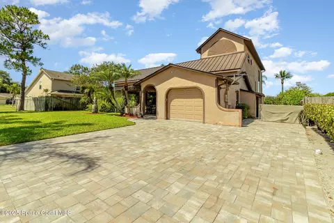 Exterior - 2101 Lance Blvd, Cocoa, FL 32926 photo 2 of 11