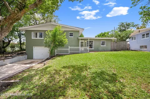 1425 Crest Dr, Titusville, FL 32780