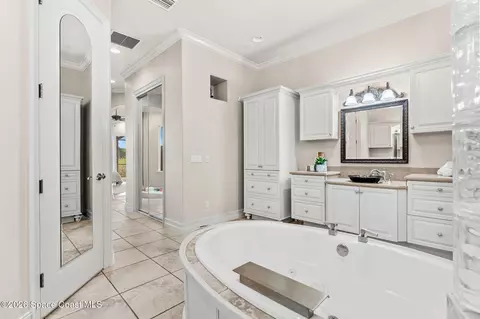 Bath - 804 Chatsworth Dr, Melbourne, FL 32940 photo 2 of 7