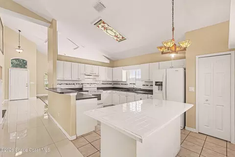 Kitchen - 1301 Olde Bailey Ln, West Melbourne, FL 32904 photo 1 of 2