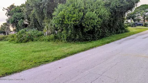 690 Seaport Ter SE, Palm Bay, FL 32909
