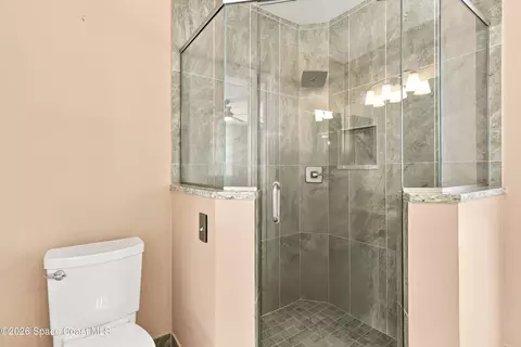 Bath - 6800 Spring St, Cocoa, FL 32927 photo 2 of 6
