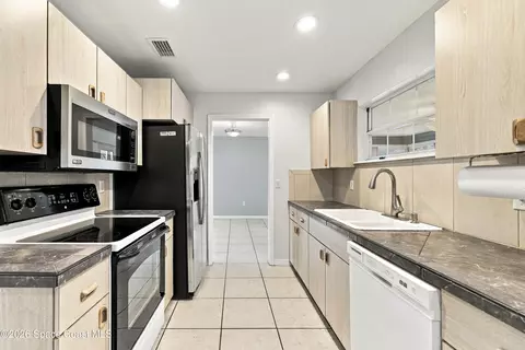 Kitchen - 6800 Spring St, Cocoa, FL 32927 photo 2 of 5