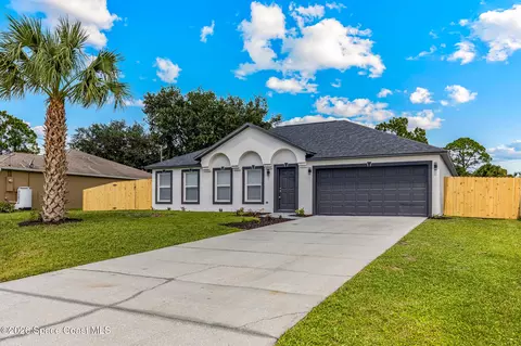 491 Fountain St SW, Palm Bay, FL 32908
