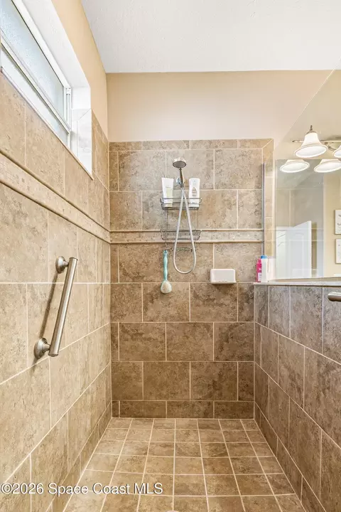Bath - 3674 Sansome Cir, Melbourne, FL 32940 photo 2 of 4