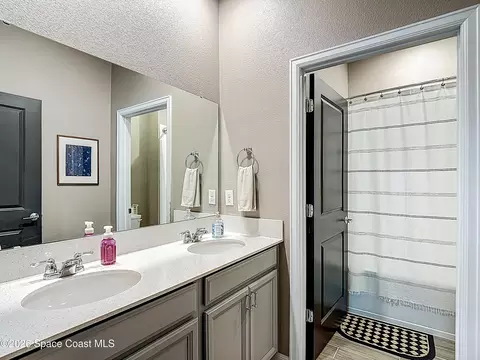 Bath - 4471 Holstein St, Saint Cloud, FL 34772 photo 2 of 5