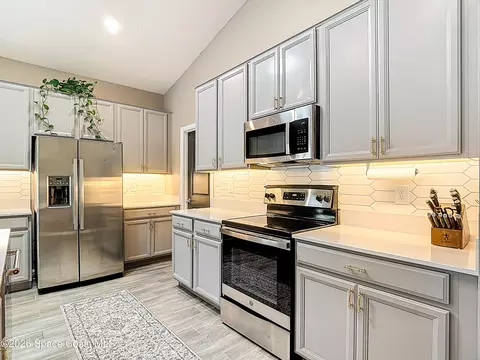 Kitchen - 4471 Holstein St, Saint Cloud, FL 34772 photo 4 of 9