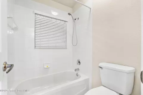 Bath - 4459 Chastain Dr, Melbourne, FL 32940 photo 5 of 7