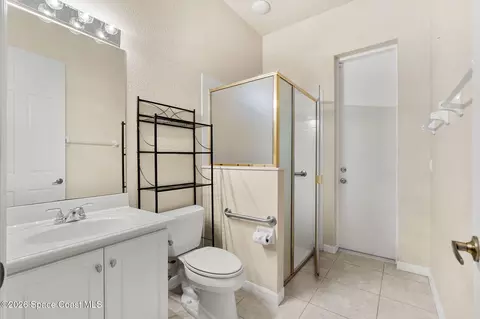 Bath - 4459 Chastain Dr, Melbourne, FL 32940 photo 6 of 7