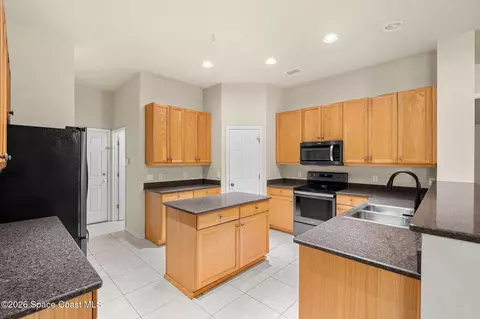Kitchen - 4459 Chastain Dr, Melbourne, FL 32940 photo 2 of 5