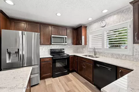 Kitchen - 5193 Bridge Rd, Cocoa, FL 32927 photo 1 of 5