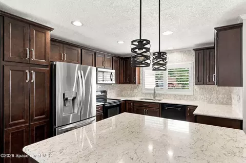 Kitchen - 5193 Bridge Rd, Cocoa, FL 32927 photo 2 of 5