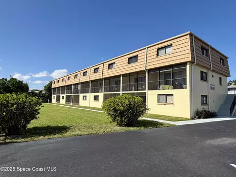 7101 Ridgewood Ave #104, Cape Canaveral, FL 32920