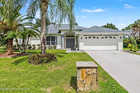 741 Pepper St NE, Palm Bay, FL 32907