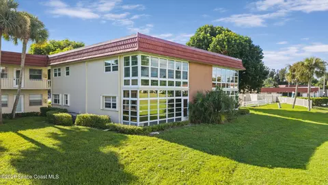 27 Pine Arbor Ln #106, Vero Beach, FL 32962