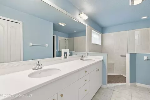 Bath - 3642 Shawnee Ln, Melbourne, FL 32901 photo 1 of 3