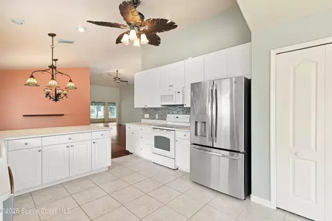 Kitchen - 3642 Shawnee Ln, Melbourne, FL 32901 photo 3 of 4