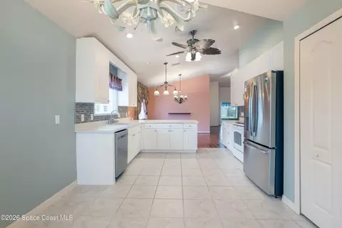 Kitchen - 3642 Shawnee Ln, Melbourne, FL 32901 photo 4 of 4
