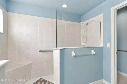 Bath - 3642 Shawnee Ln, Melbourne, FL 32901 photo 2 of 3