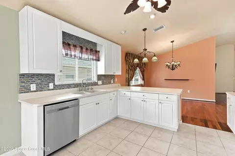Kitchen - 3642 Shawnee Ln, Melbourne, FL 32901 photo 2 of 4