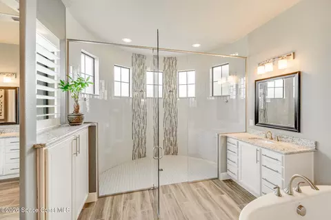 Bath - 5337 Kirkwall Cir, Melbourne, FL 32940 photo 4 of 6