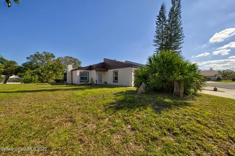 Exterior - 3461 Sparrow Ct, Melbourne, FL 32935 photo 3 of 4