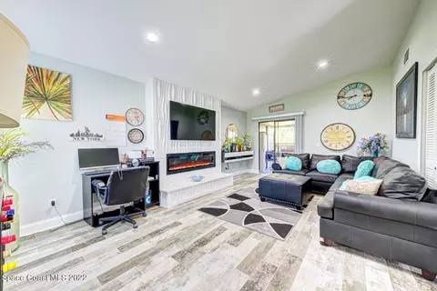 Living - 3461 Sparrow Ct, Melbourne, FL 32935 photo 2 of 4