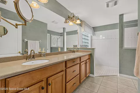 Bath - 7127 Broderick Dr, Melbourne, FL 32940 photo 3 of 5