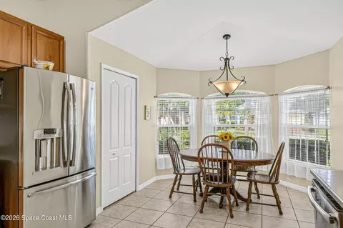 Dining - 7127 Broderick Dr, Melbourne, FL 32940 photo 4 of 6